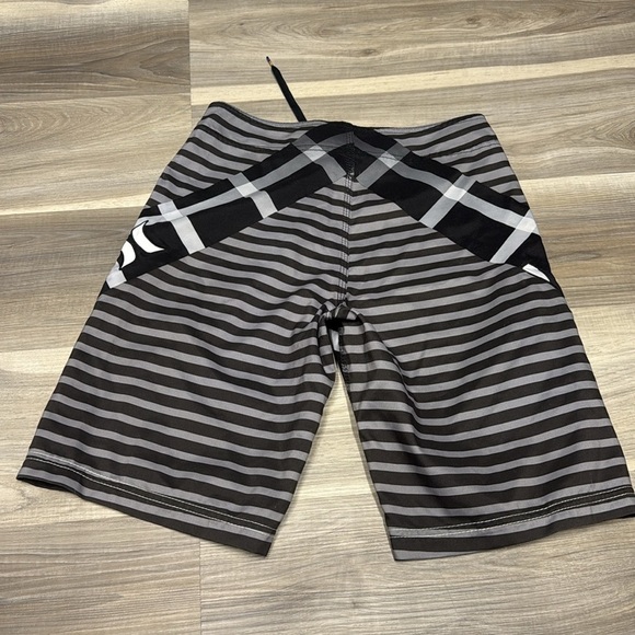 Hurley Men's Black Swim Shorts size 28 - Picture 5 of 7